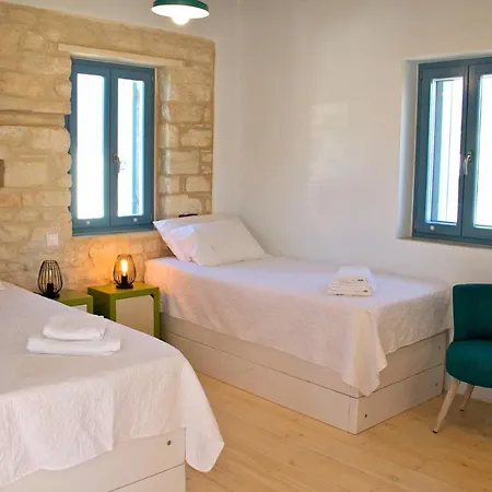 Nomads House 3* Λογαράς