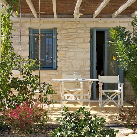 Nomads House 3* Λογαράς