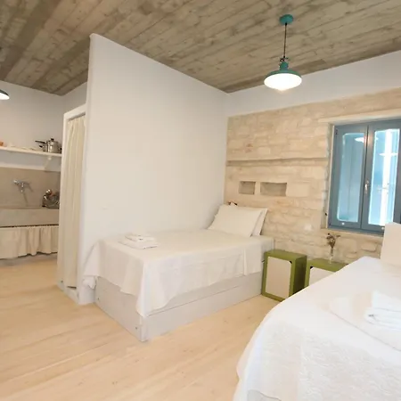 Nomads House Λογαράς