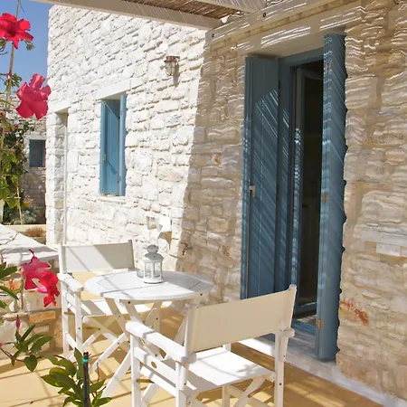 Nomads House 3* Λογαράς