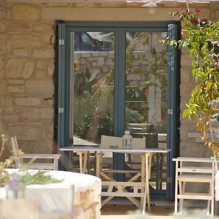 Nomads House Λογαράς