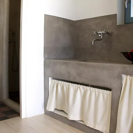 Nomads House 3* Λογαράς