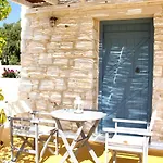 Nomads House 3*