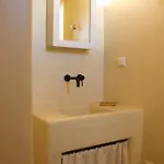 Nomads House לוגאראס