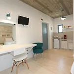 Nomads House Apartahotel 3*