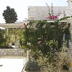 Nomads House לוגאראס