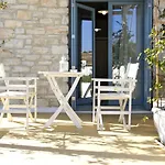 Nomads House לוגאראס