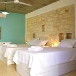 Nomads House 3* לוגאראס