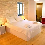 Nomads House 3* לוגאראס