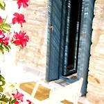 Nomads House מלון דירות 3*