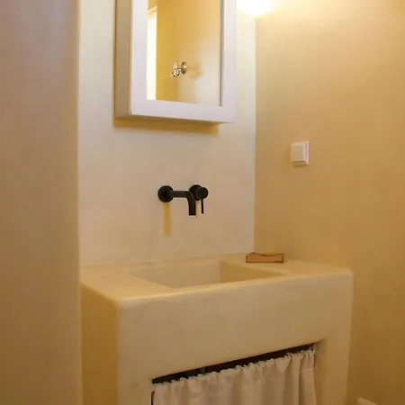 Nomads House Logaras