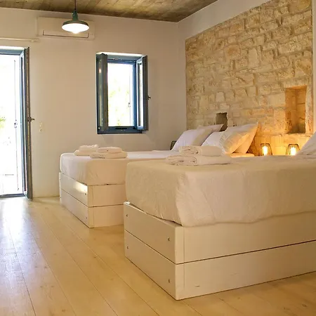 Nomads House 3* Logaras