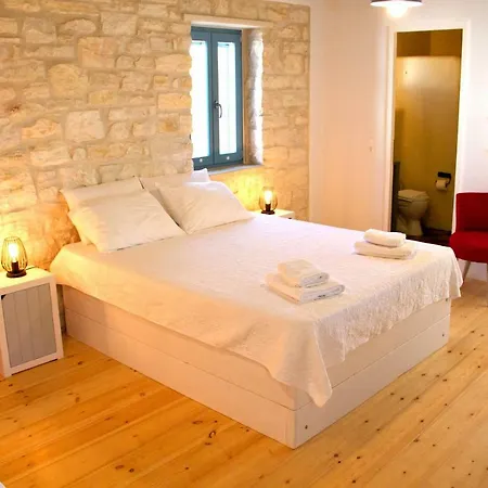 Nomads House 3* Logaras