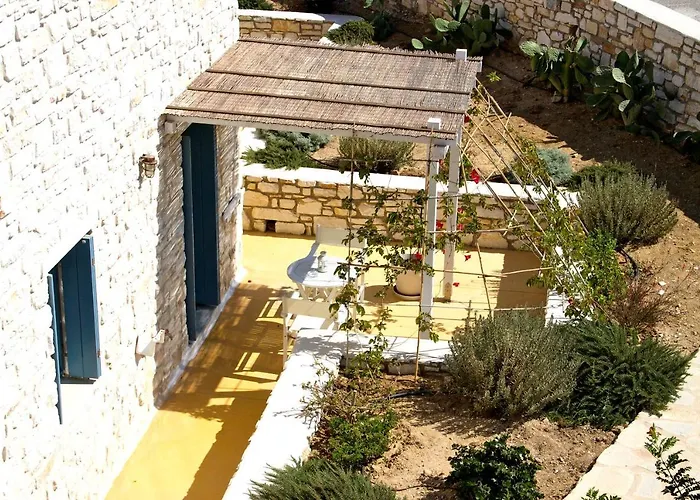 Nomads House Aparthotel