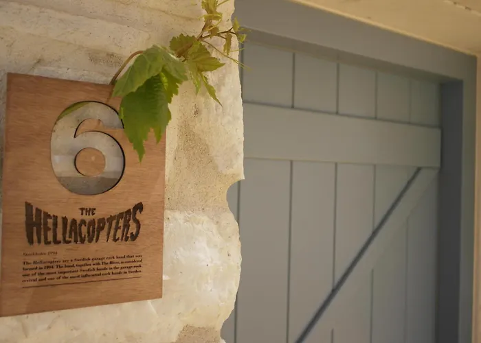 Nomads House Aparthotel