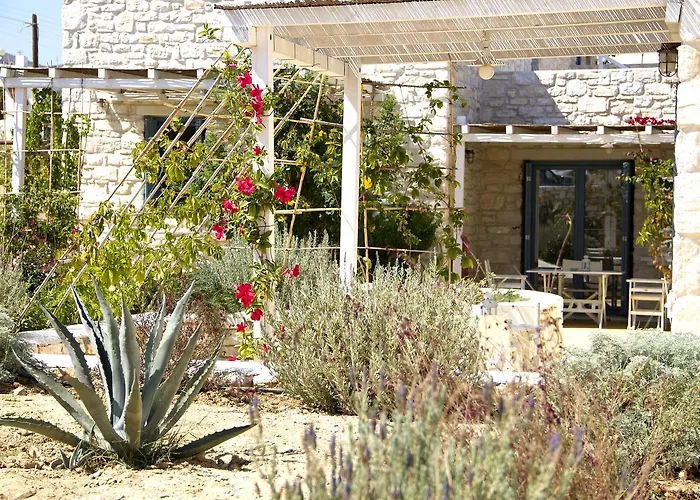 Nomads House Aparthotel