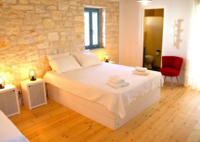 Nomads House 3* Logaras