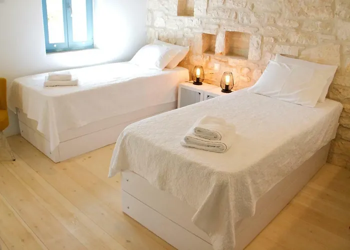 Nomads House Aparthotel Logaras